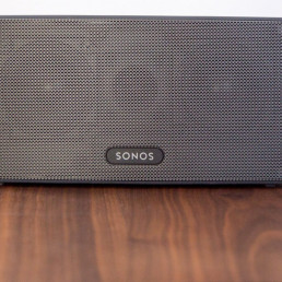 Sonos Play 3 Black on a Wooden Desk